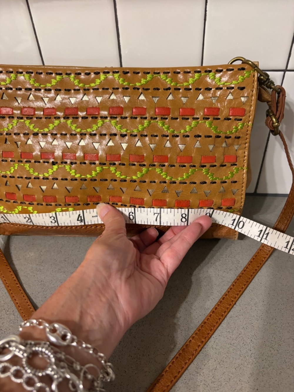 The Sak embroidered / woven leather crossbody bag - Picture 4 of 12